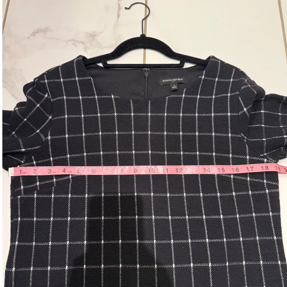 Banana Republic Black White‎ Plaid Bell Sleeve Shift Dress Size 8 - Picture 4 of 10
